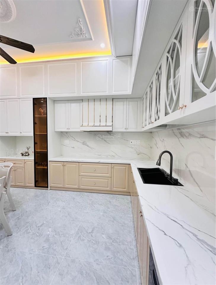 Bán nhà 92m2 tại mai hoa thôn, 13.6 tỷ, có thang máy