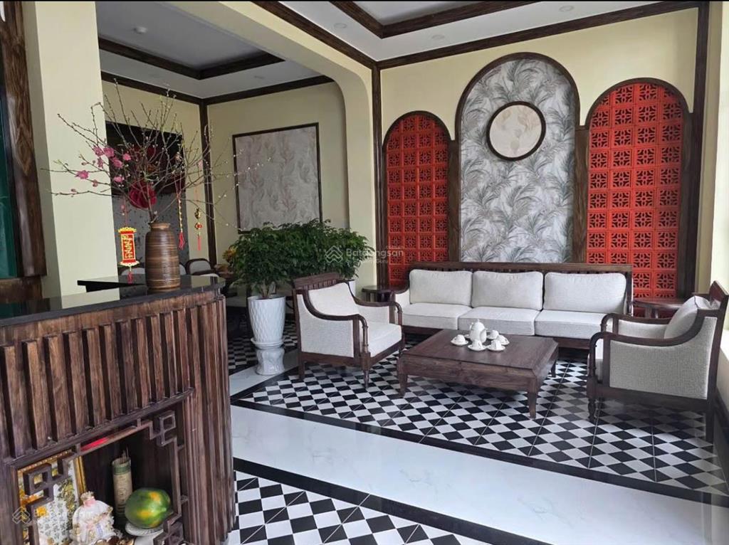 Bán khách sạn mới xây đuờng lê hồng phong, p4, đà lạt