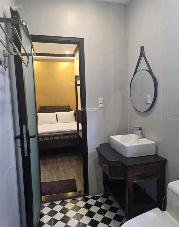 Bán khách sạn mới xây đuờng lê hồng phong, p4, đà lạt