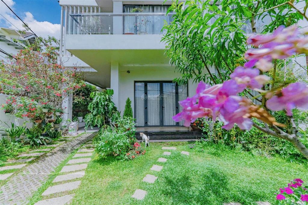 Cần bán biệt thự sân vườn mặt tiền cổ loa, trung tâm đà lạt