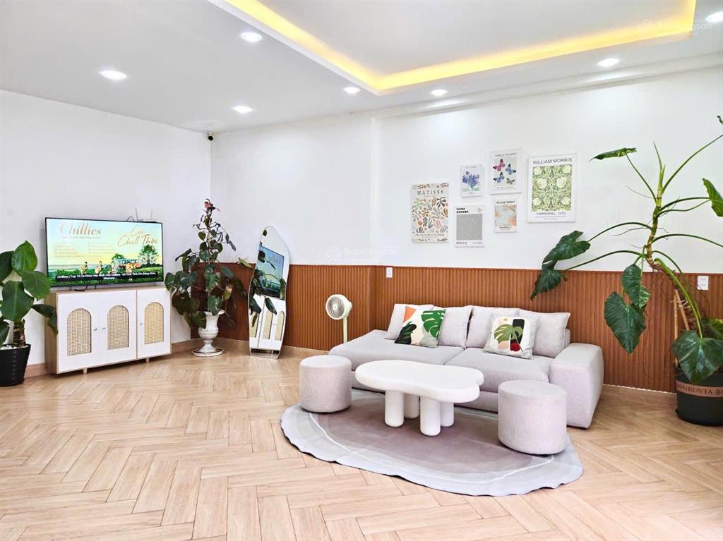 Bán nhà hoàn công có sân đậu ô tô đường lê hồng phong, p. 4, tp đà lạt