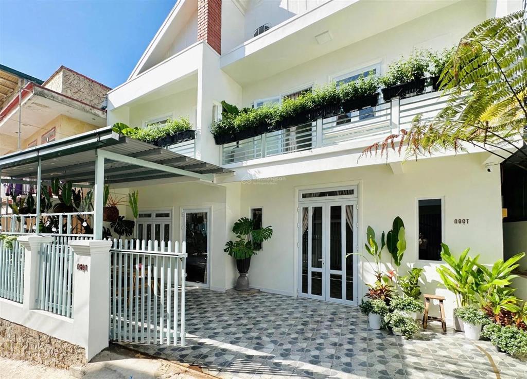 Bán nhà hoàn công có sân đậu ô tô đường lê hồng phong, p. 4, tp đà lạt