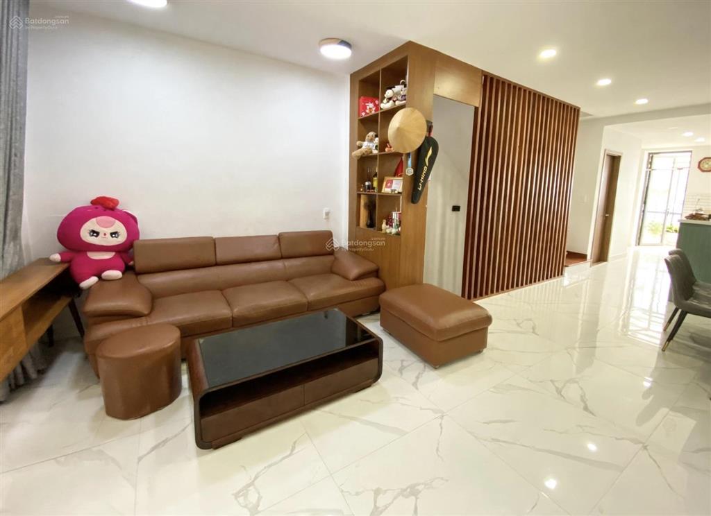 Bán căn nhà mặt tiền trung tâm đà lạt, sân đậu ô tô trước nhà