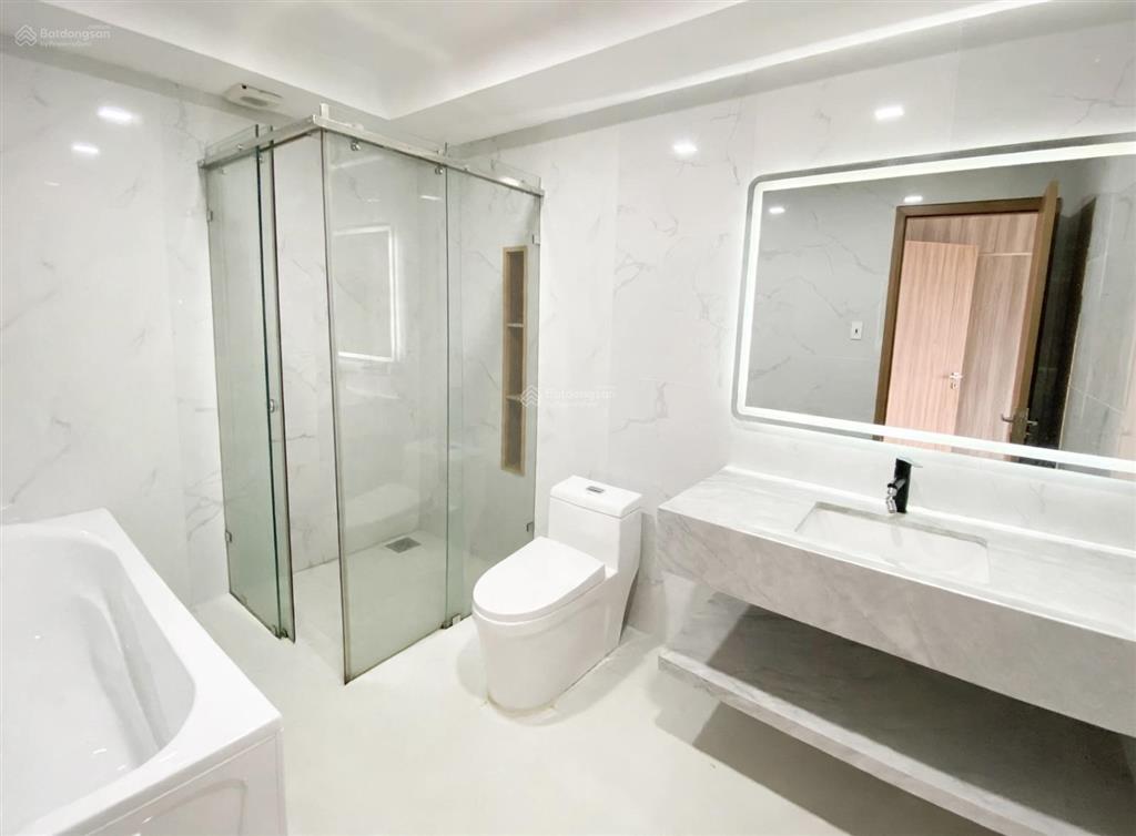 Bán căn nhà mặt tiền trung tâm đà lạt, sân đậu ô tô trước nhà