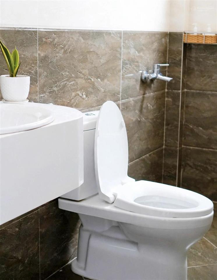 Bán khách sạn 16 phòng mặt tiền triệu việt vương, trung tâm đà lạt