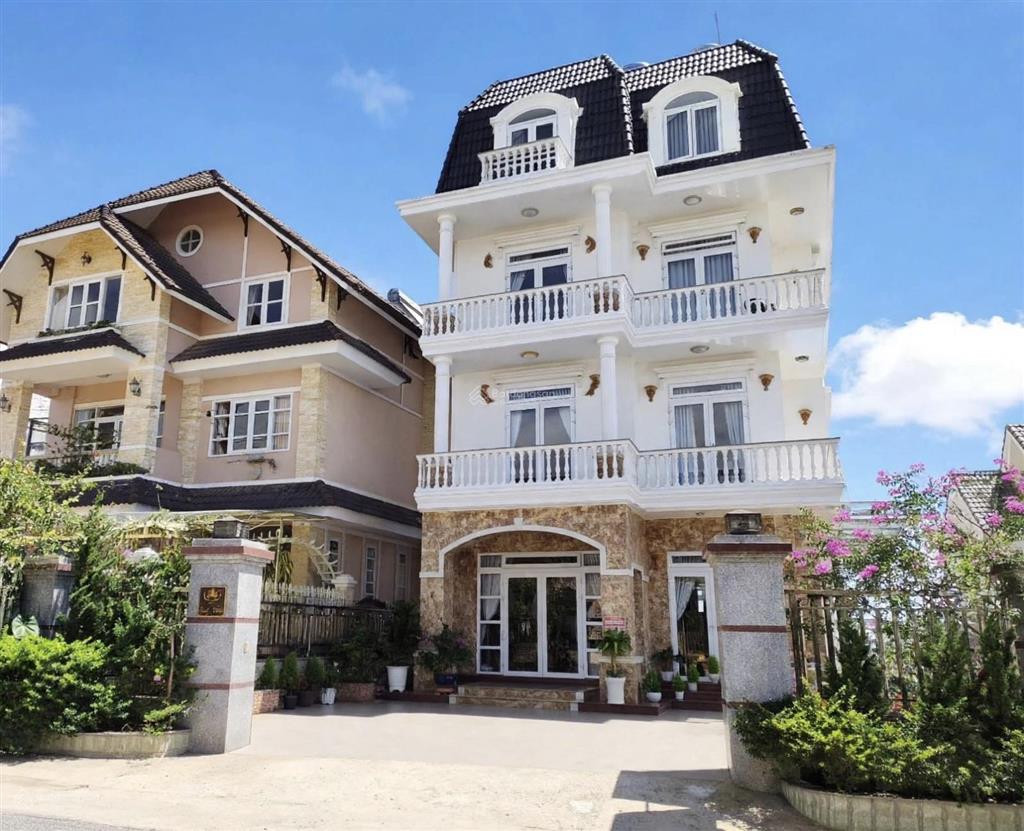 Bán khách sạn 16 phòng mặt tiền triệu việt vương, trung tâm đà lạt
