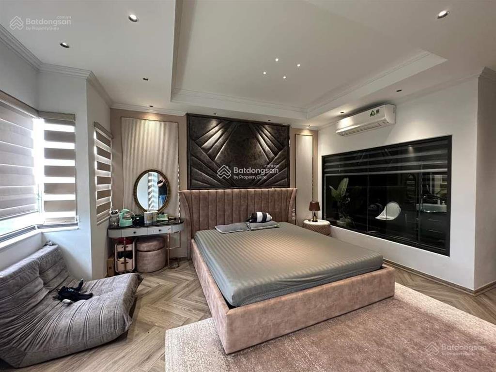 Cực phẩm! phố vip hoàng cầu, 72m2 * 5 tầng, mt 7.4m, vỉa hè, ô tô tránh dừng đỗ, kinh doanh sầm uất