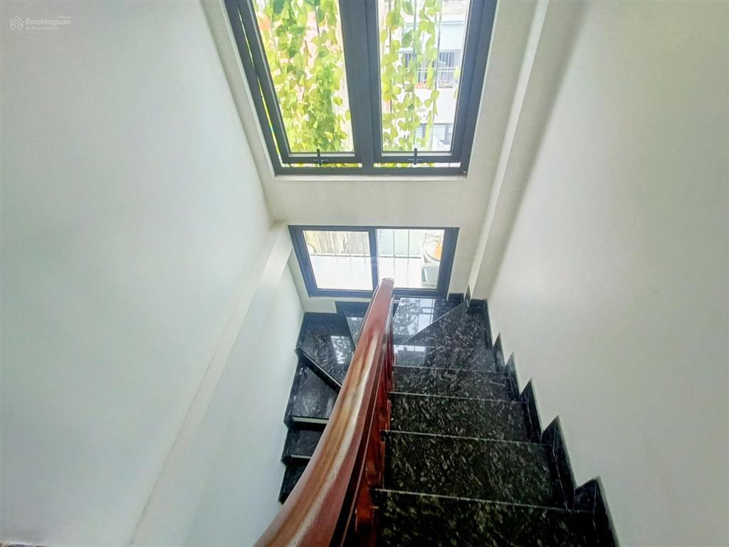 Hàng hiếm! phân lô trần quốc hoàn, 41m2 * 7 tầng, mt 4m, ô tô vào nhà, 2 thoáng, kinh doanh sầm uất