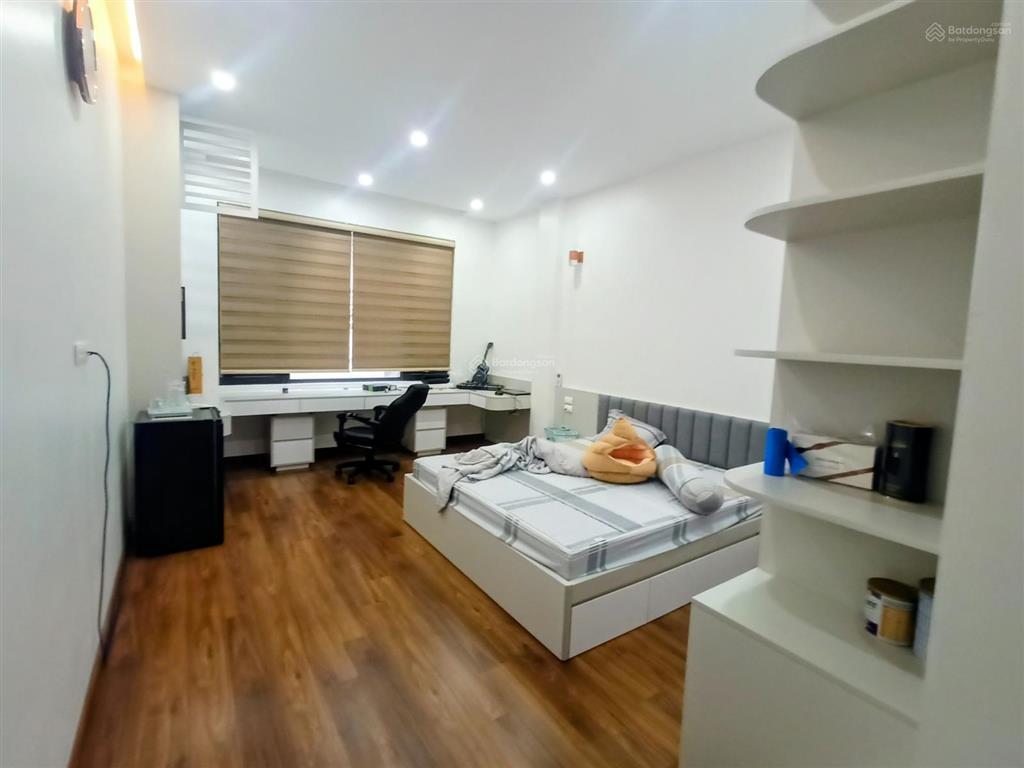 Hàng hiếm! phân lô trần quốc hoàn, 41m2 * 7 tầng, mt 4m, ô tô vào nhà, 2 thoáng, kinh doanh sầm uất