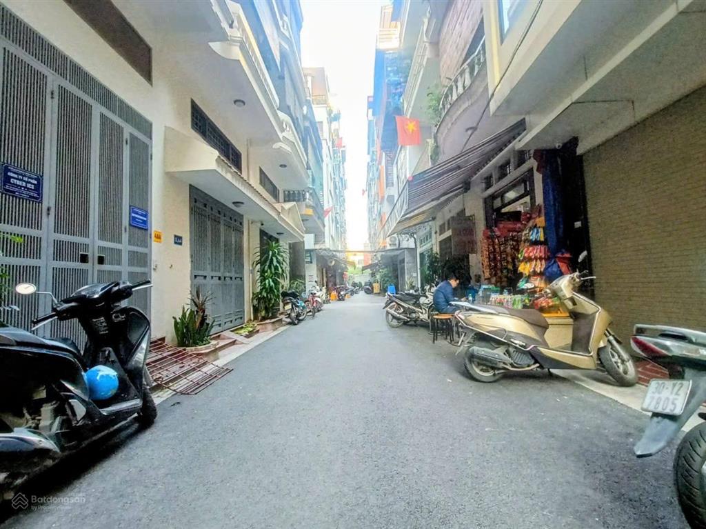 Hàng hiếm! phân lô trần quốc hoàn, 41m2 * 7 tầng, mt 4m, ô tô vào nhà, 2 thoáng, kinh doanh sầm uất