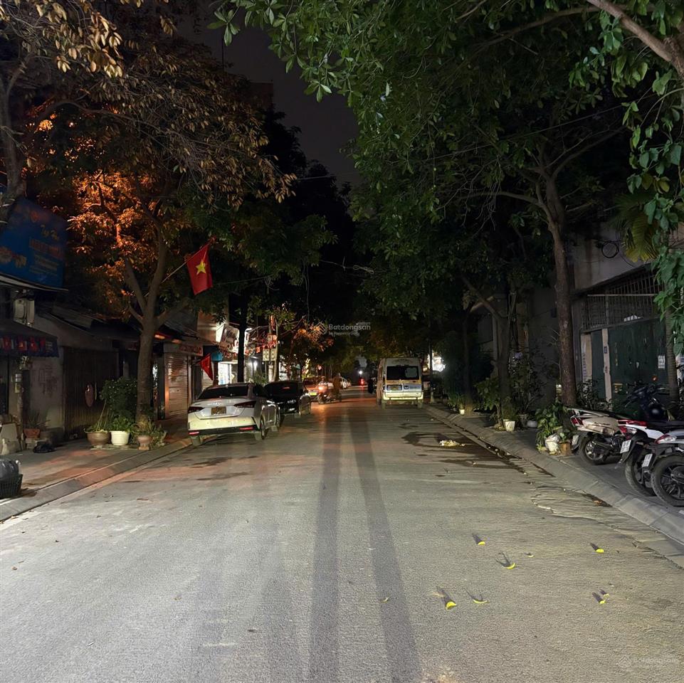 Giá hời! toà văn phòng phố dương khuê, 100m2 x 10 tầng, mt 9.6m, kinh doanh sầm uất, dt 1,8 tỷ/năm