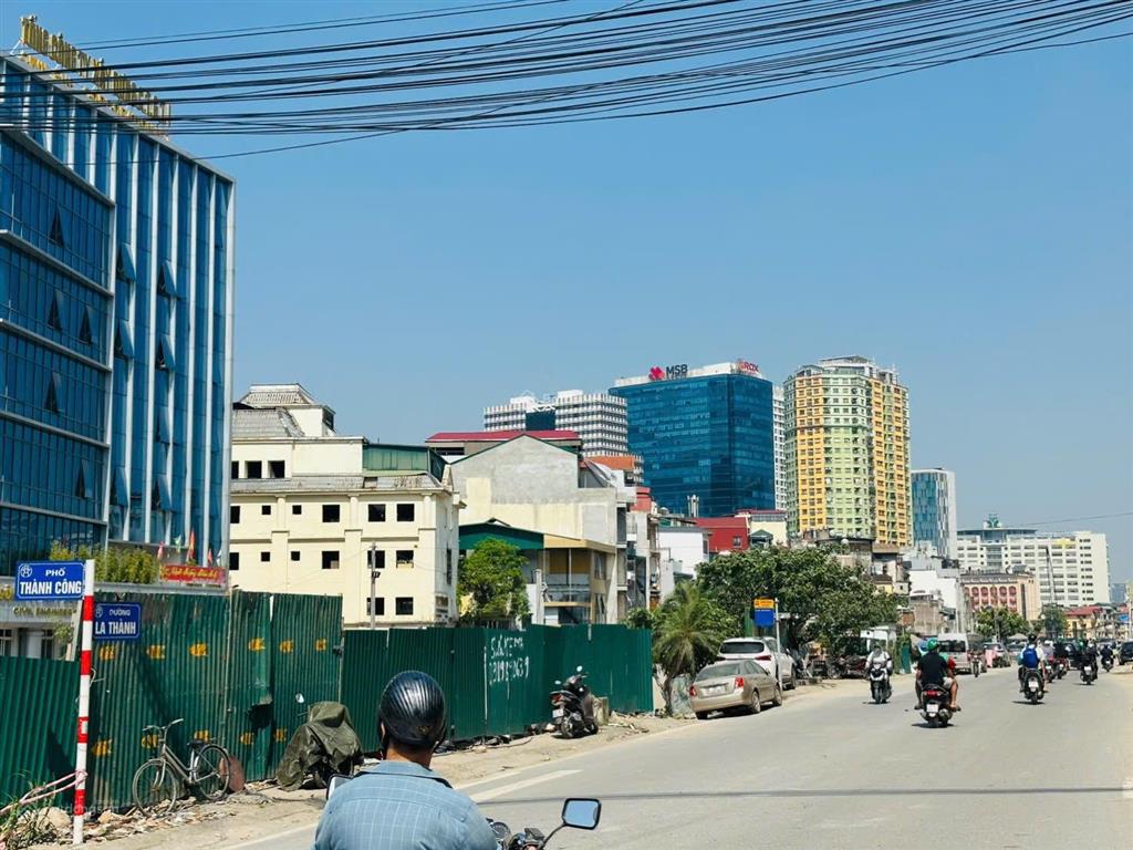 Bán nhà phố đê la thànhgiảng võđống đa48m23 tầngmặt tiền 6.5m1 nhà ra mặt phốgiá 12,99 tỷ