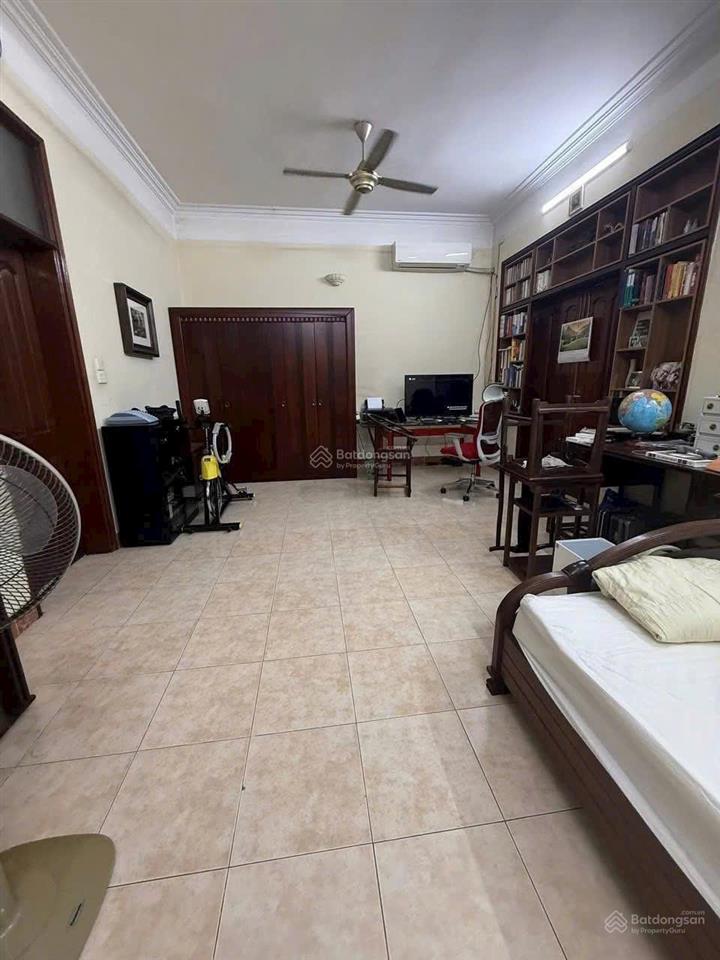 Chính chủ bán gấp nhà phố cầu giấy, diện tích 138m2, nhà 4 tầng, mặt tiền 11m, giá bán 27,8 tỷ