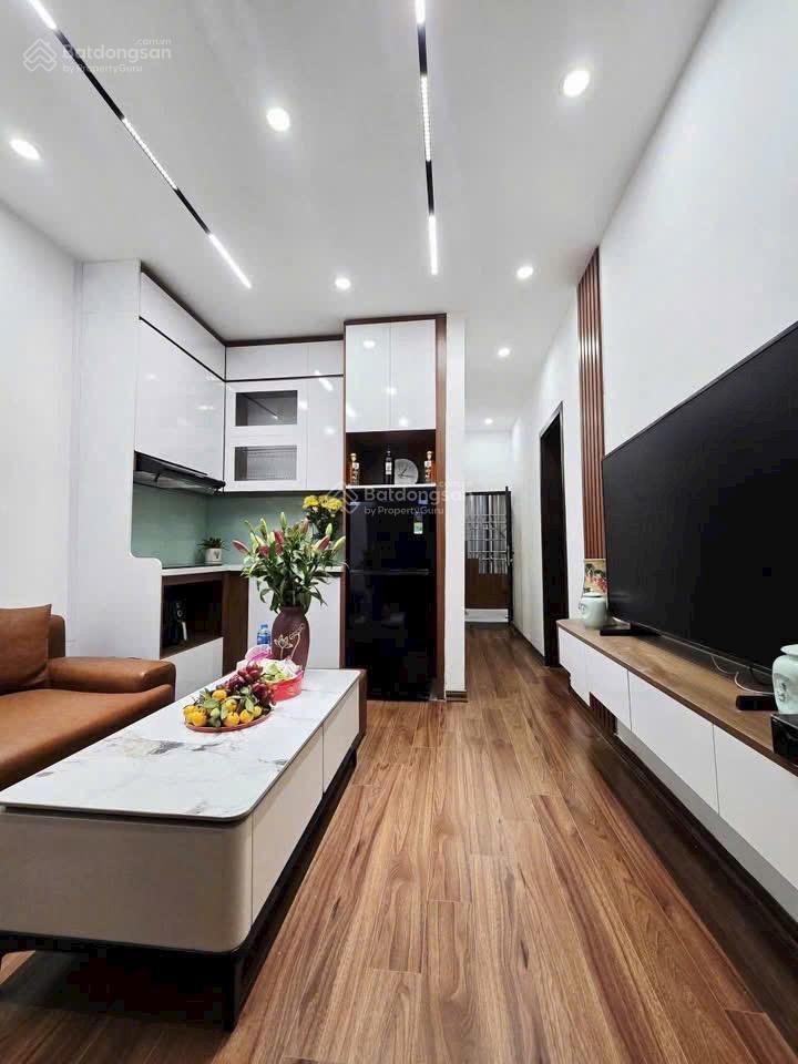 3,5tỷ bán gấp tập thể phố chùa láng, đống đa, diện tích 55m 2 phòng ngủ 2wc 2 mặt thoáng, sổ đỏ cc
