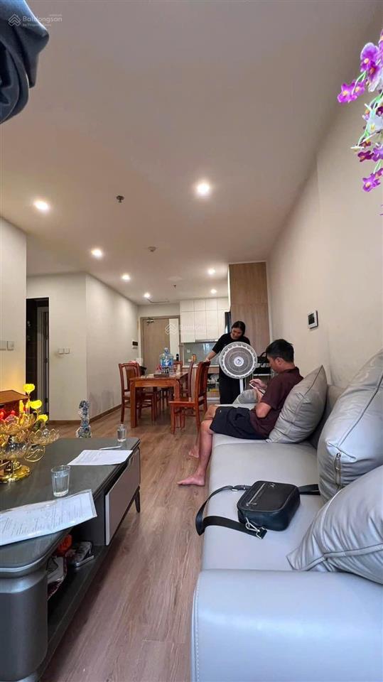 3.83 tỷ bán gấp căn hộ chung cư 2 ngủ  đầy đủ nội thất56m2sổ đỏ lâu dàikđt vinhome smart city.