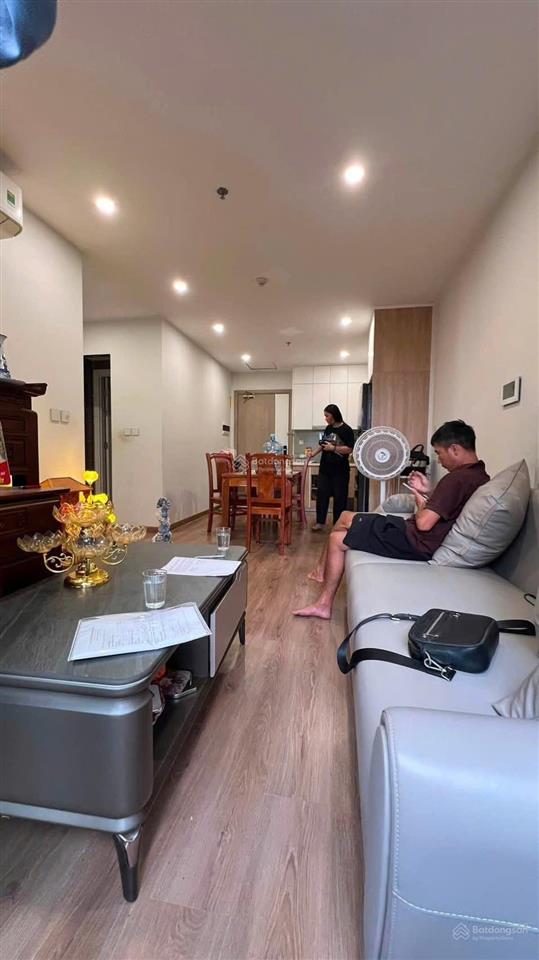 3.83 tỷ bán gấp căn hộ chung cư 2 ngủ  đầy đủ nội thất56m2sổ đỏ lâu dàikđt vinhome smart city.