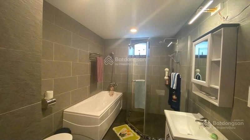 Giảm 1.2 tỷ giá 6.99 tỷbán chung cư intracom trung văn4 pn 3wcdiện tích 120m2sổ đỏ lâu dài.