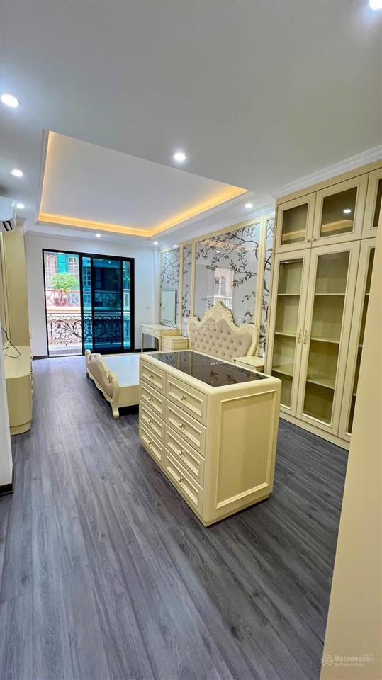 Phân lô ô tô phố lạc long quânnghĩa đôcầu giấythang máyô tô52m7 tầngmt 4mgiá 20.5 tỷ