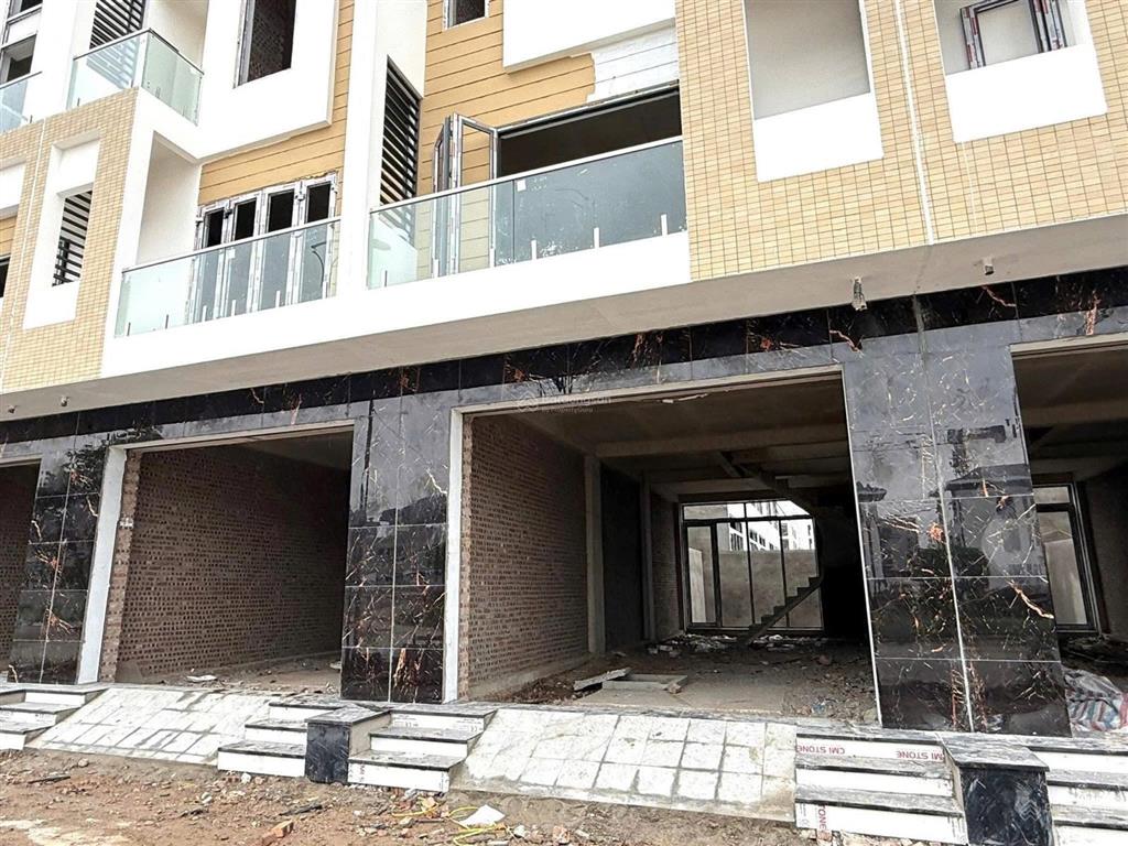 Cho thuê lô liền kề 4 tầng thông sàn giá thuê 5 triệu / tháng