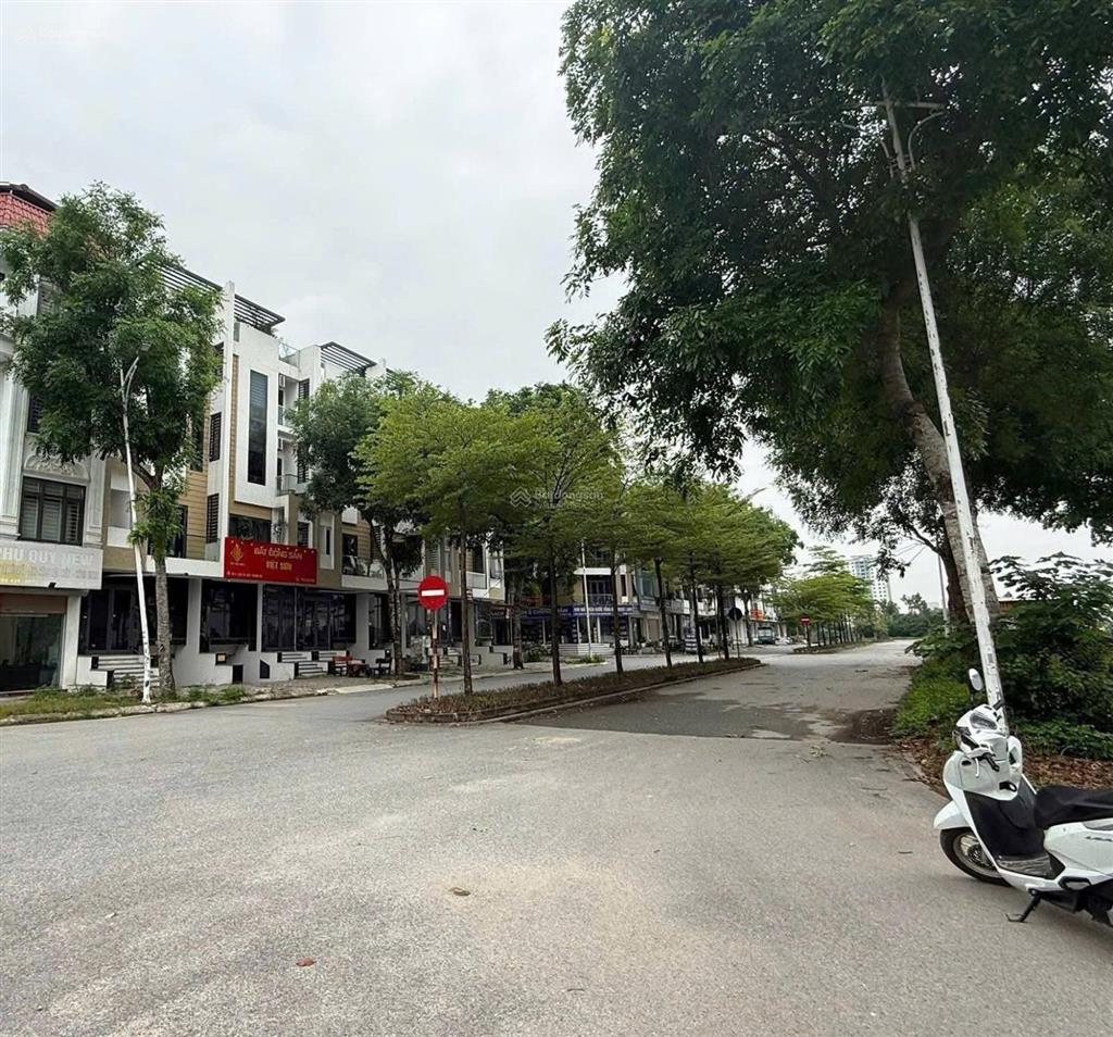 Cho thuê lô liền kề 4 tầng thông sàn giá thuê 5 triệu / tháng