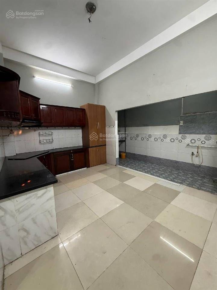 Mặt tiền kd đs16 bhh bình tân  gần aeon mall  dt 90m2 (5x18m) 3 tầng btct  shr 6,9 tỷ