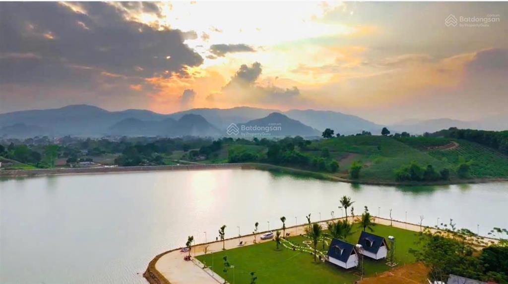 Đất view hồ  full thổ cư 180m2  giá chỉ 930 triệu/lô