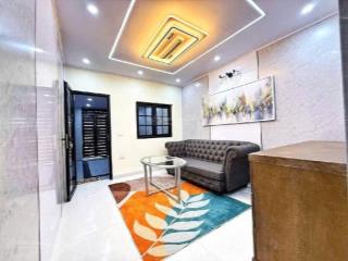 Tập thể 8/3  hai bà trưng, tầng 1, kinh doanh, 2 mặt ngõ, 3 ngủ, ô tô đỗ, vừa ở vừa cho thuê ra dò