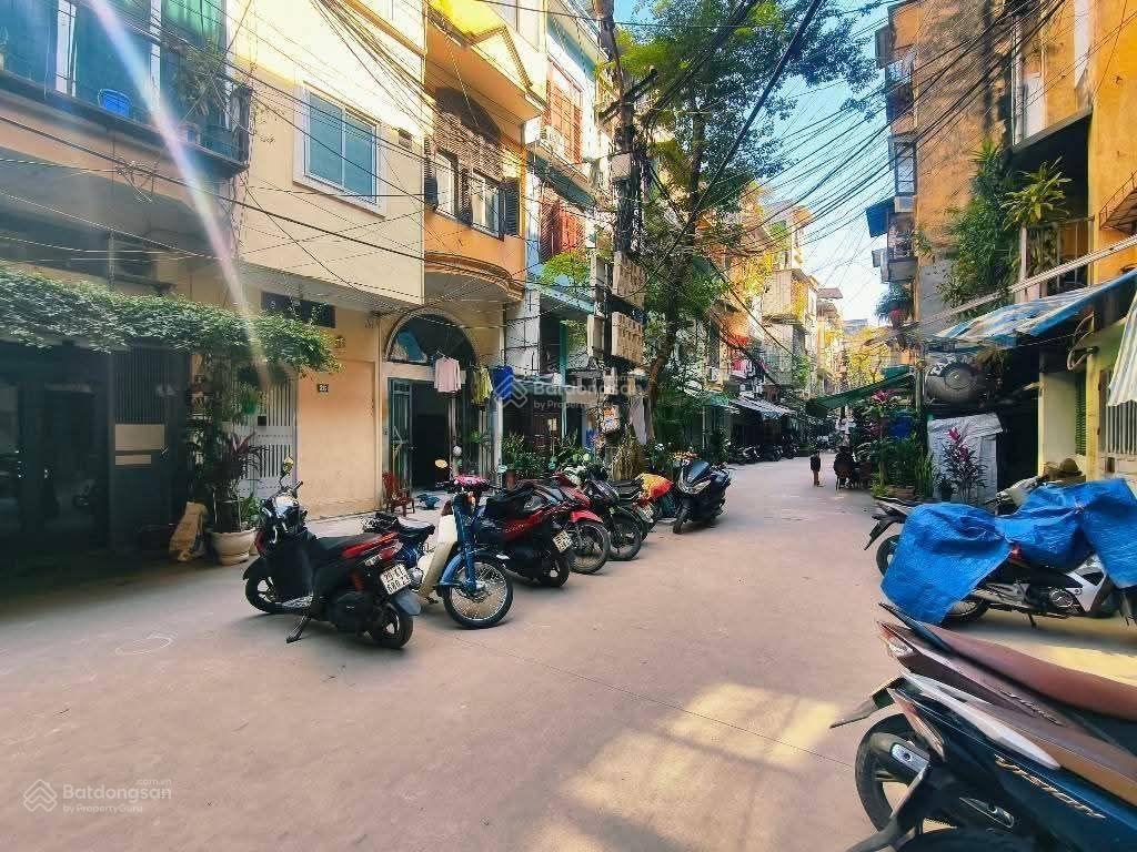 Tập thể quỳnh lôi quỳnh mai  hai bà trưng, 2 ngủ, ô tô đỗ, sáng thoáng, ở ngay