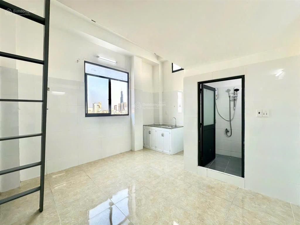 Chính chủ khai trương duplex không giới hạn người và xe thang máy full nt ngay trung tâm bt thoáng