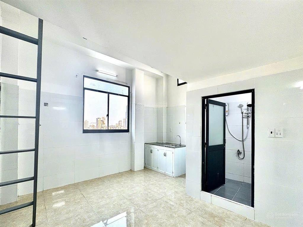 Chính chủ khai trương duplex không giới hạn người và xe thang máy full nt ngay trung tâm bt thoáng