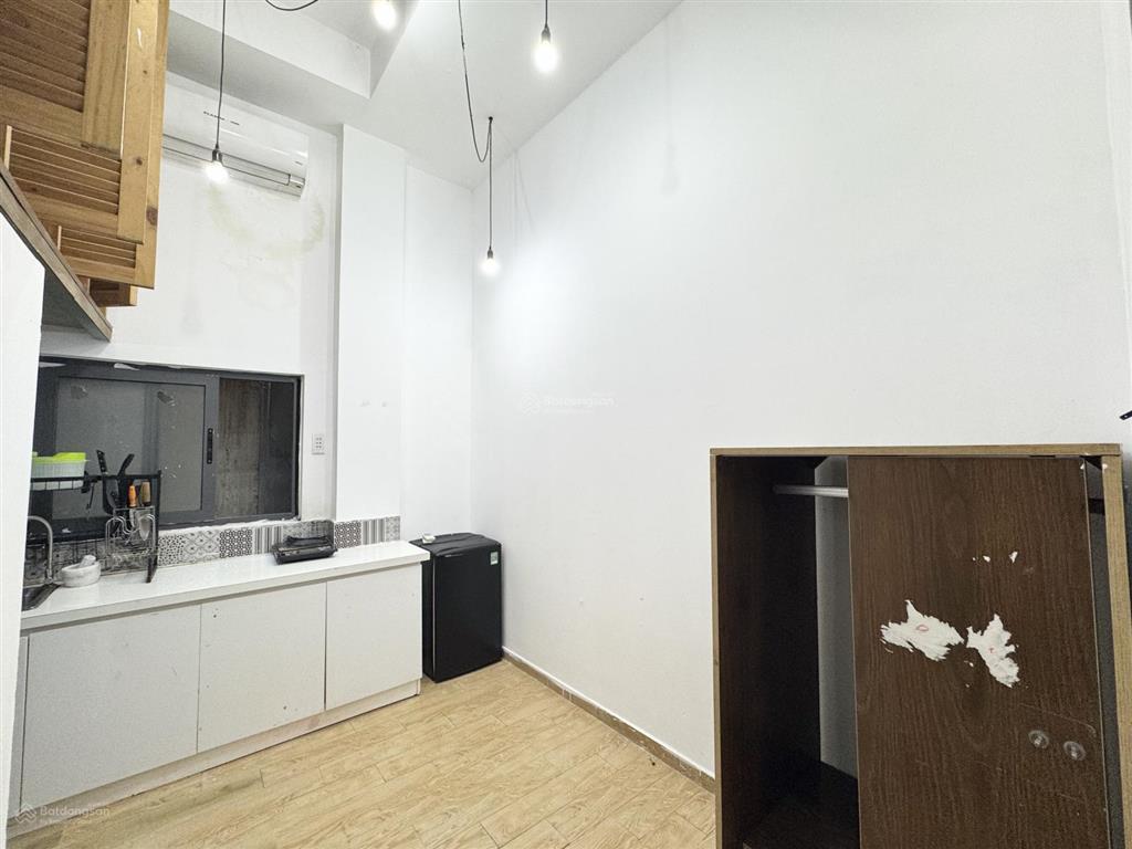 Chính chủ gửi cho thuê duplex gác đứng có sân riêng 35m2 full nt mg riêng ngay ngã tư hàng xanh