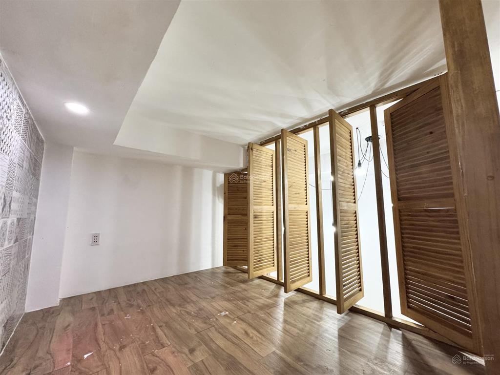 Chính chủ gửi cho thuê duplex gác đứng có sân riêng 35m2 full nt mg riêng ngay ngã tư hàng xanh