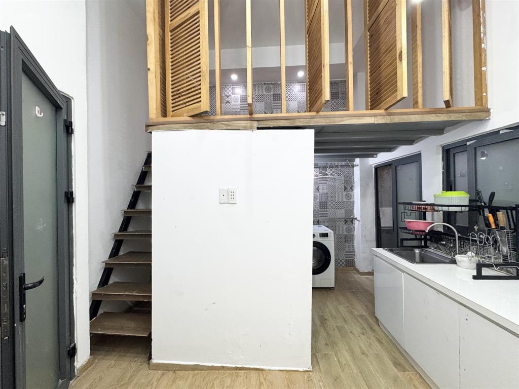 Chính chủ gửi cho thuê duplex gác đứng có sân riêng 35m2 full nt mg riêng ngay ngã tư hàng xanh