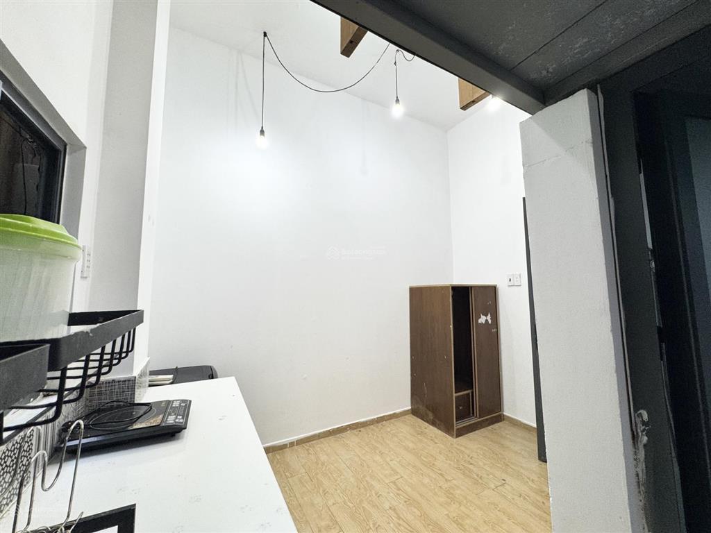 Chính chủ gửi cho thuê duplex gác đứng có sân riêng 35m2 full nt mg riêng ngay ngã tư hàng xanh