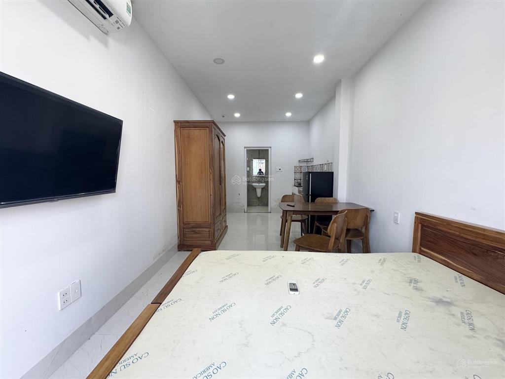 Chính chủ cho thuê studio full nt, ngay đh ngoại thương siêu thoáng hầm xe rộng thoải mái