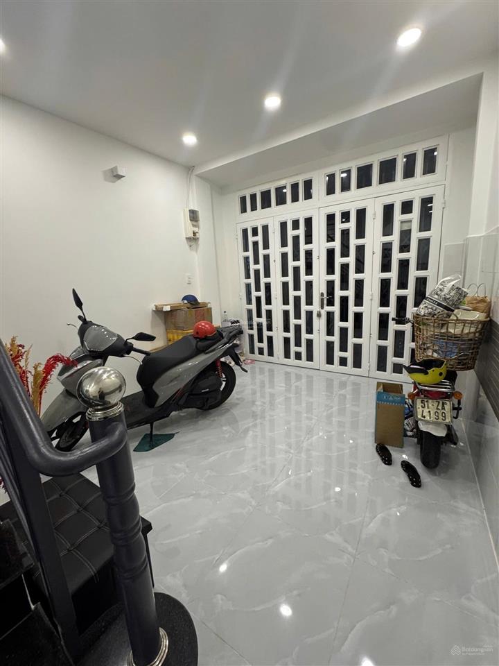 Cho thuê nhà mới hoàn công nt cơ bản 1 trệt 1 lầu phù hợp ở gđ ngay ngã tư phú nhuận phan xích long