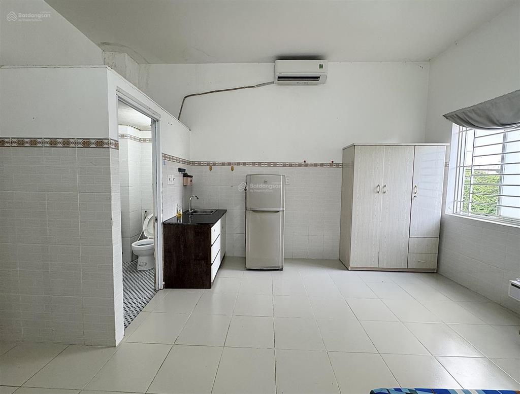 Chính chủ cho thuê studio full nội thất có cửa sổ thang máy mặt tiền đường ngay vincom nguyễn xí