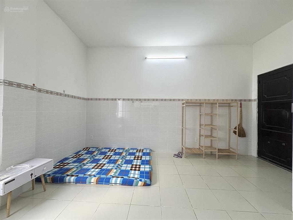 Chính chủ cho thuê studio full nội thất có cửa sổ thang máy mặt tiền đường ngay vincom nguyễn xí