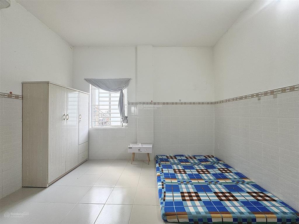 Chính chủ cho thuê studio full nội thất có cửa sổ thang máy mặt tiền đường ngay vincom nguyễn xí