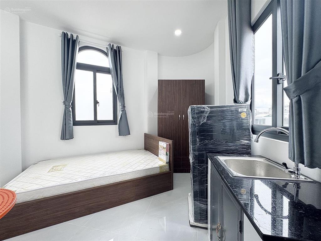 Chính chủ khai trương phòng studio full nt có thang máy cửa sổ trời ngay bv gia định siêu thoáng