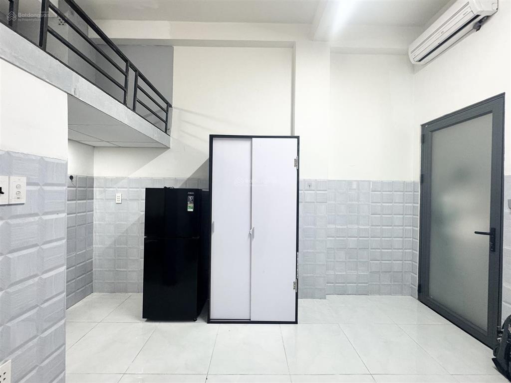 Cho thuê duplex full nt thoáng có thang máy nhà mới sạch sẽ bv24/7 ngay ngã tư hàng xanh qua q1 5p