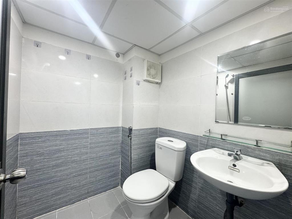 Cho thuê duplex full nt thoáng có thang máy nhà mới sạch sẽ bv24/7 ngay ngã tư hàng xanh qua q1 5p