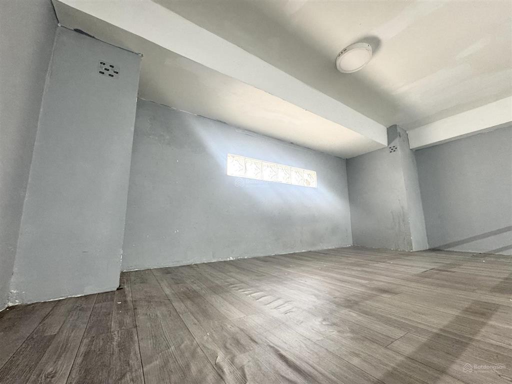 Cho thuê duplex full nt thoáng có thang máy nhà mới sạch sẽ bv24/7 ngay ngã tư hàng xanh qua q1 5p