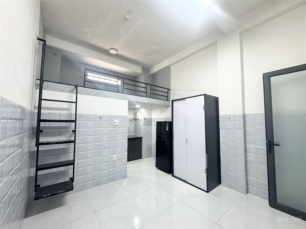Cho thuê duplex full nt thoáng có thang máy nhà mới sạch sẽ bv24/7 ngay ngã tư hàng xanh qua q1 5p