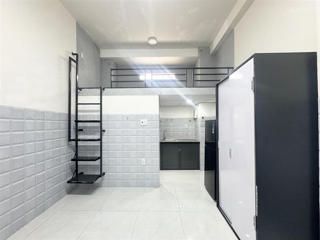 Cho thuê duplex full nt thoáng có thang máy nhà mới sạch sẽ bv24/7 ngay ngã tư hàng xanh qua q1 5p
