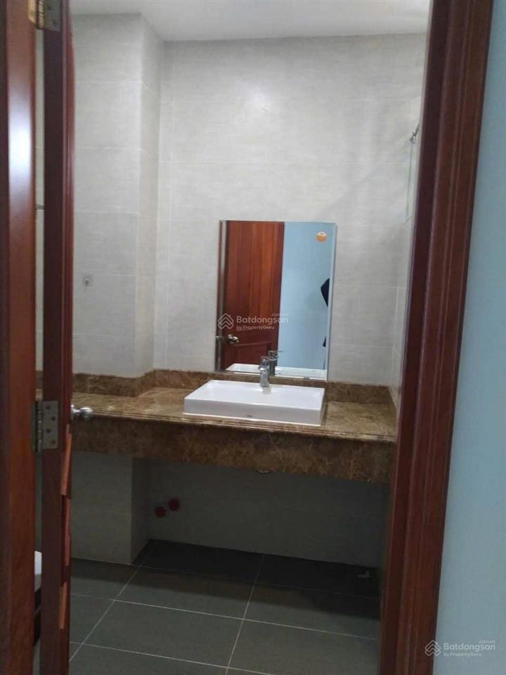 Chính chủ mới hoàn công nhà mới rộng rãi 1 trệt 3 lầu ban công thoáng ngay khu du lịch văn thánh