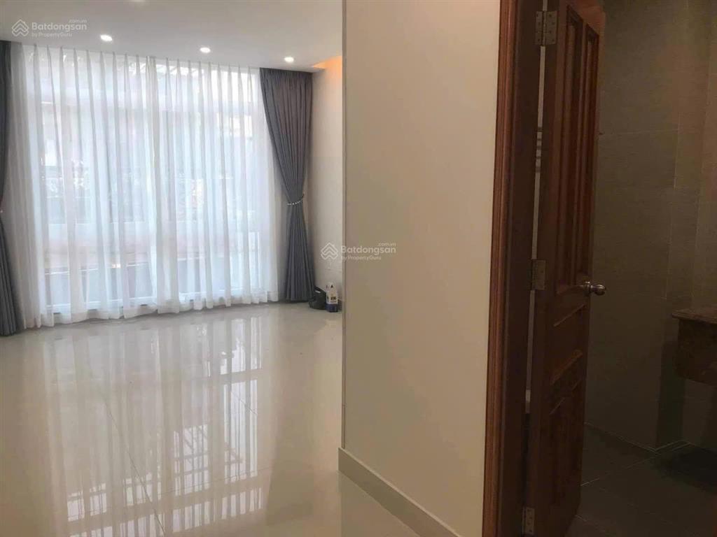 Chính chủ mới hoàn công nhà mới rộng rãi 1 trệt 3 lầu ban công thoáng ngay khu du lịch văn thánh
