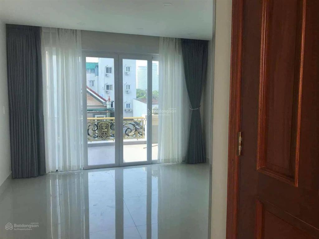 Chính chủ mới hoàn công nhà mới rộng rãi 1 trệt 3 lầu ban công thoáng ngay khu du lịch văn thánh