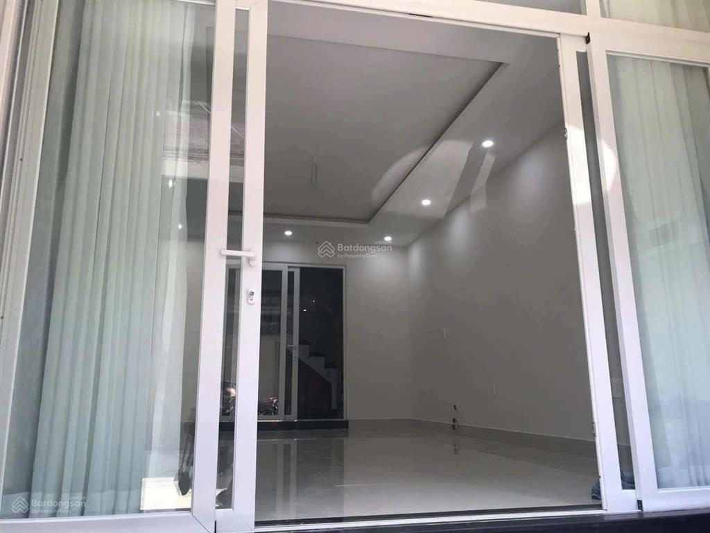 Chính chủ mới hoàn công nhà mới rộng rãi 1 trệt 3 lầu ban công thoáng ngay khu du lịch văn thánh