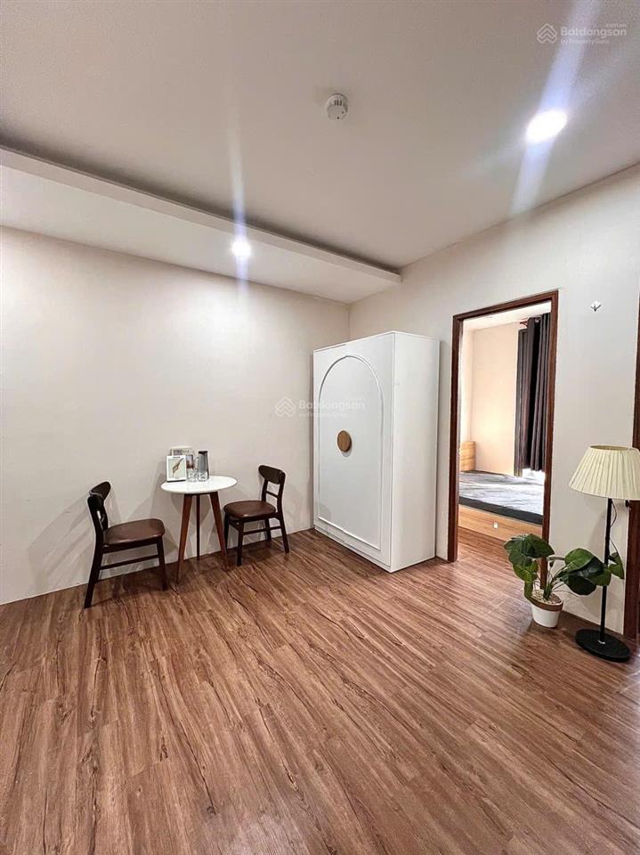 Cho thuê 2 phòng ngủ thoáng rộng rãi thiết kế hiện đại thang máy tận phòng ngay ngã tư phú nhuận